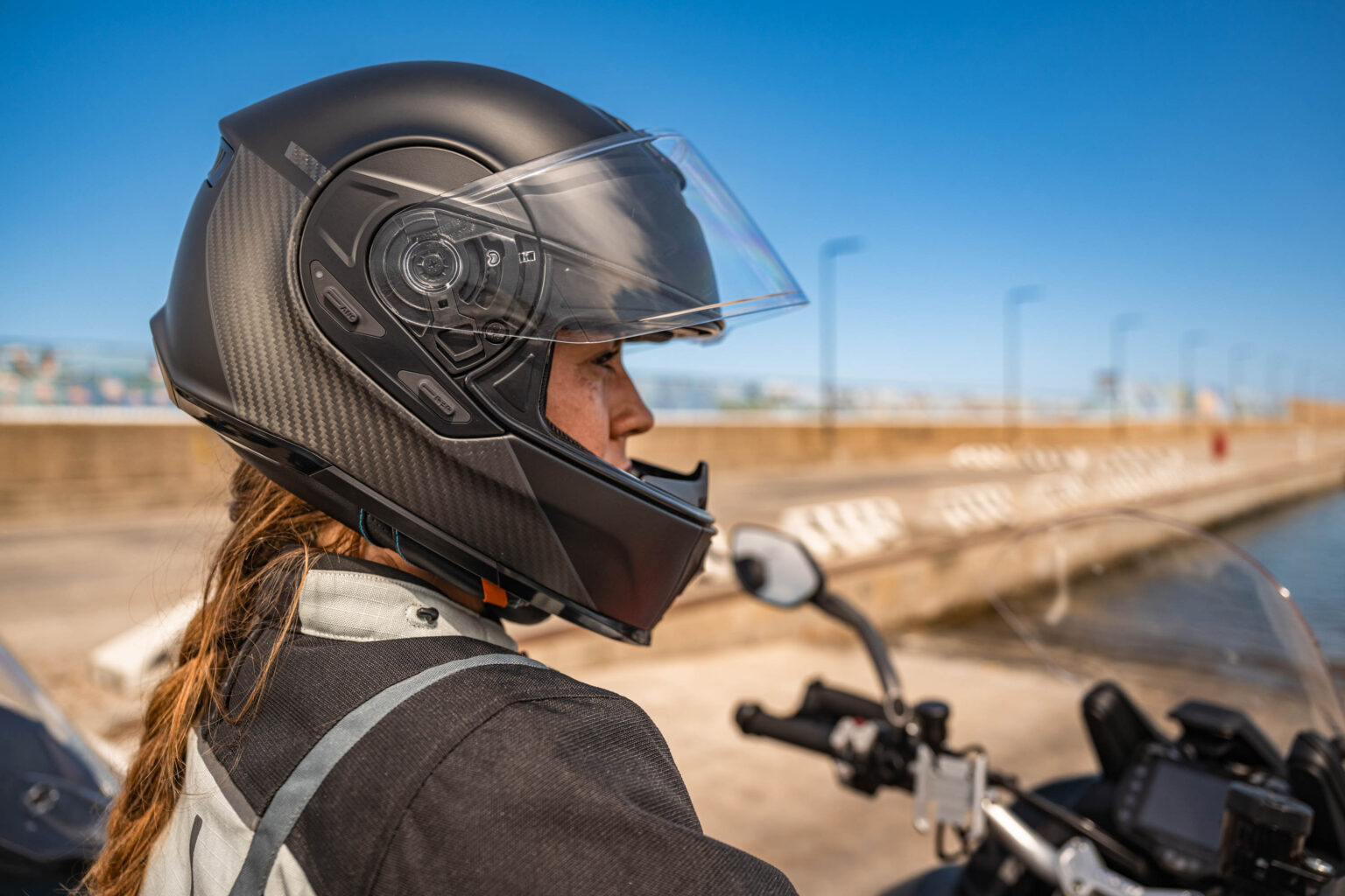 Integrated Comms, Comfort, and Safety: Cardo BEYOND Motorcycle Helmets Integrated Comms, Comfort, and Safety: Cardo BEYOND Motorcycle Helmets
