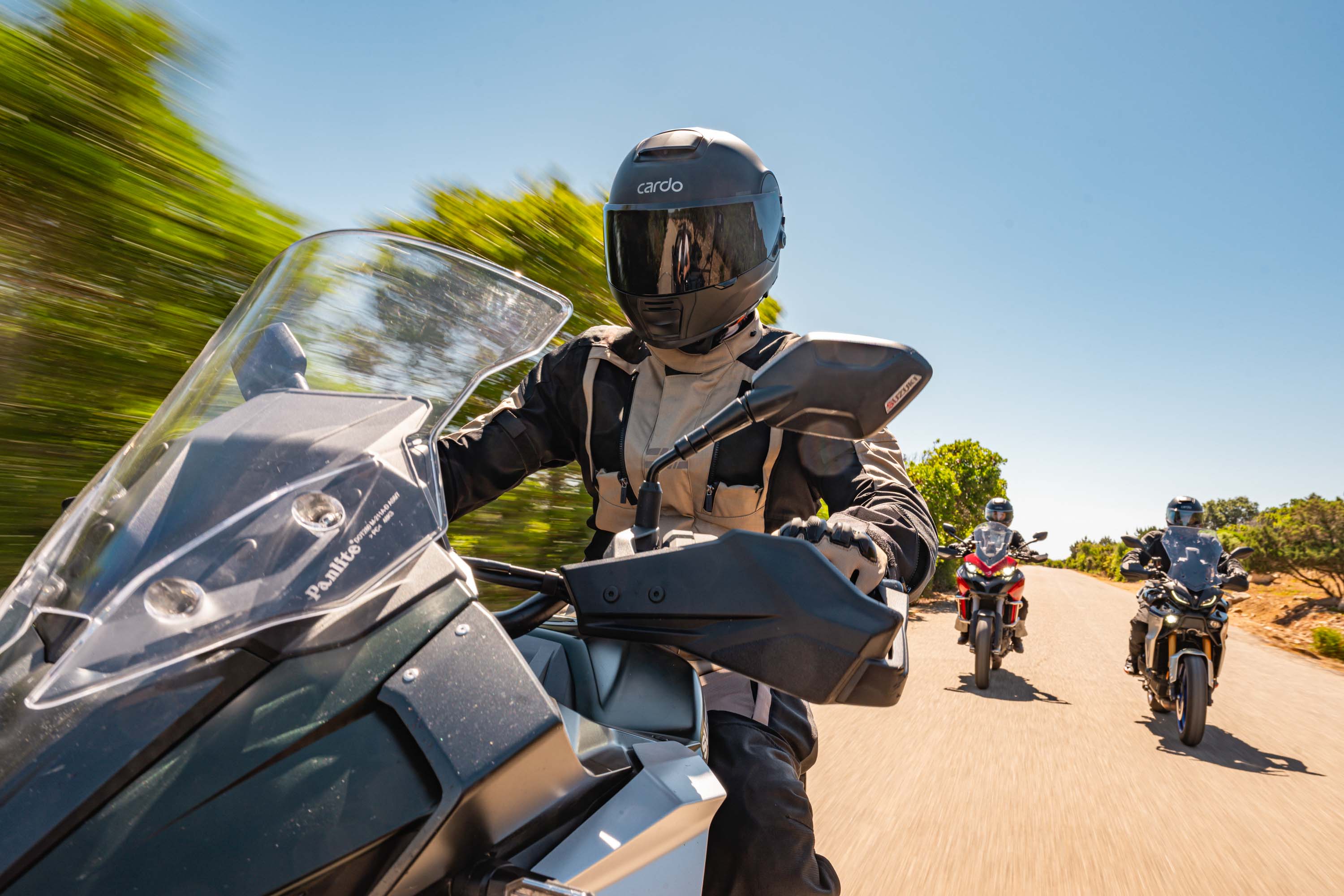 Cardo Systems BEYOND GTS motorcycle helmet