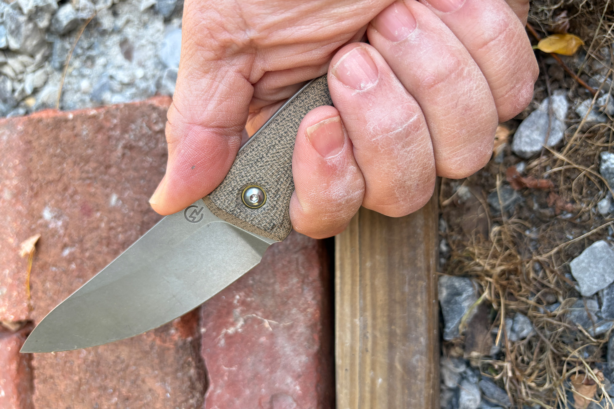 TJ Schwarz Confidente gripped firmly in hand