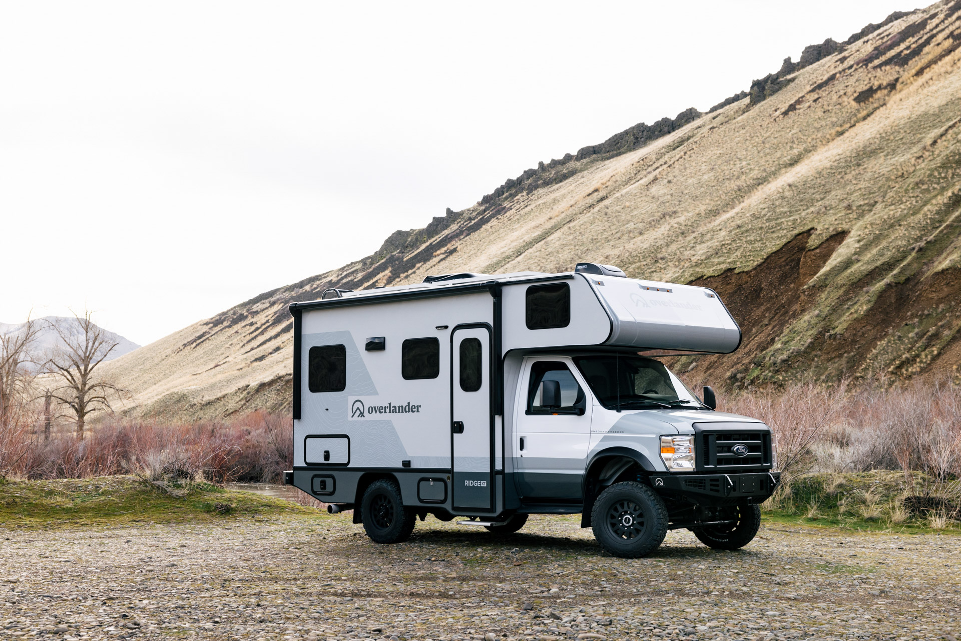 the overlander ridge xt in a desert canyon