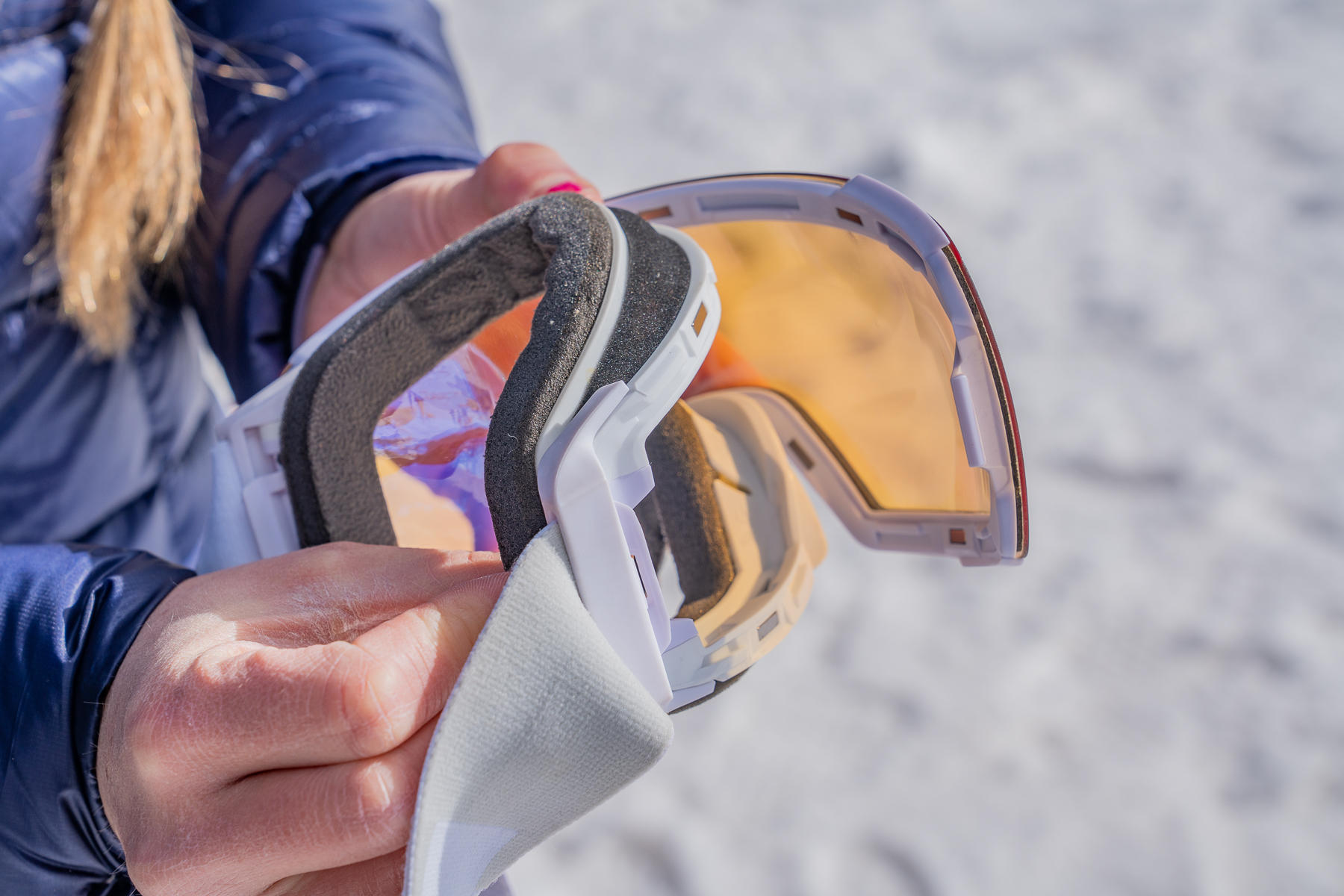 magnetic lens attachment points on snow goggle