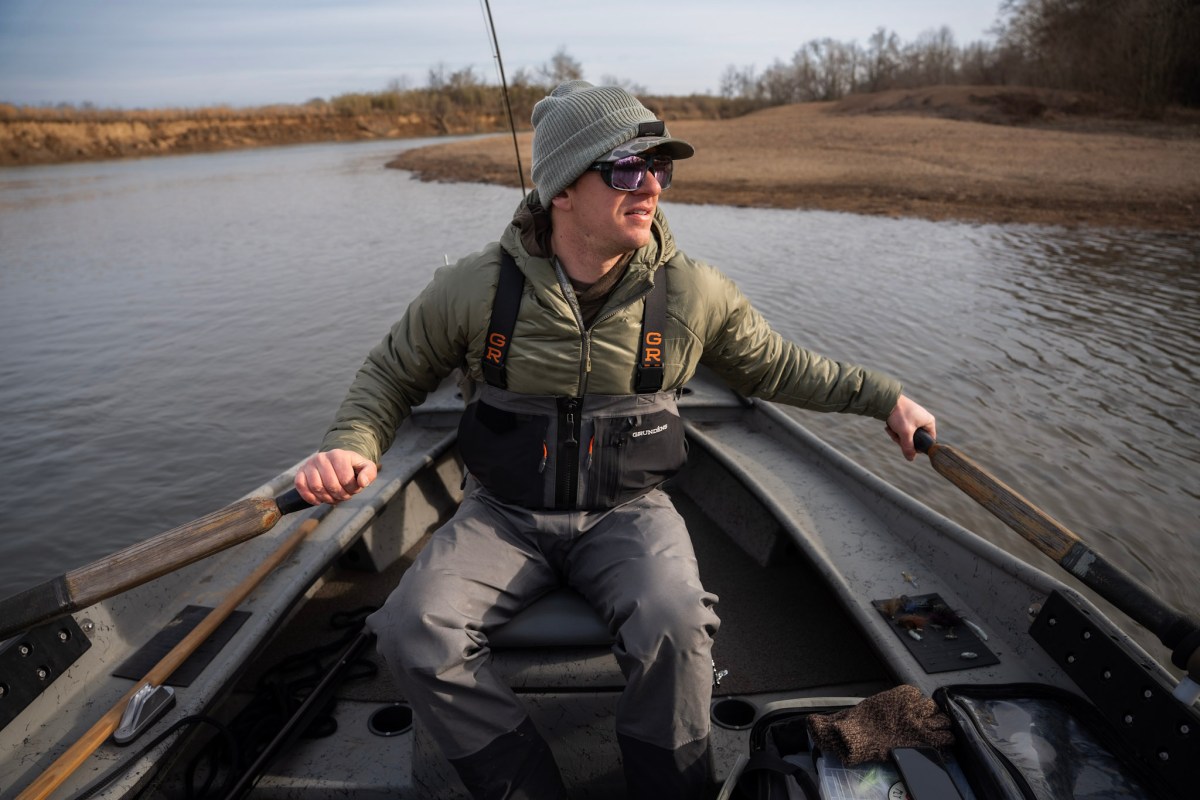 An angler rowing a driftboat while wearing the Bajio Cocho sunglasses