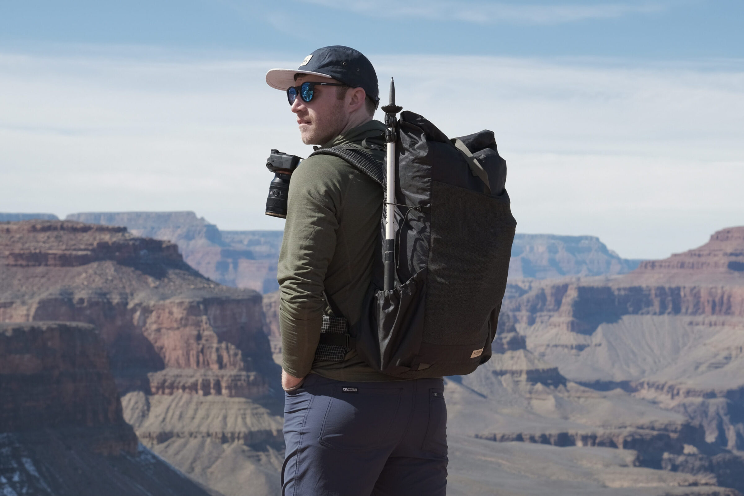 gearjunkie tester chris carter wearing a ul pack at the grand canyon