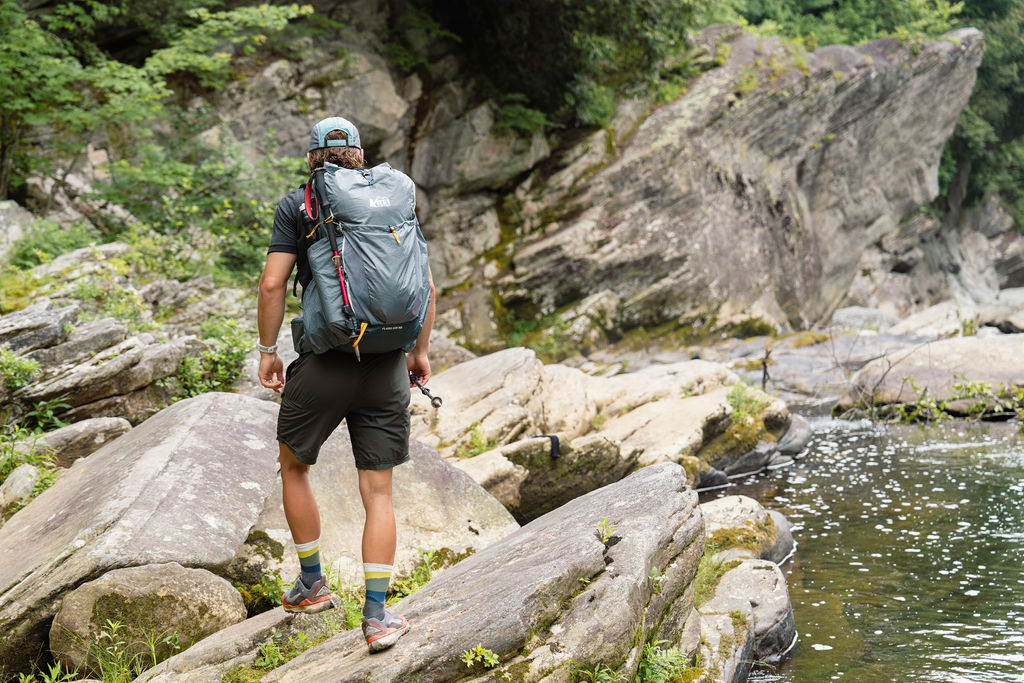 gearjunkie tester samuel martin wearing the rei flash air pack in the southeast