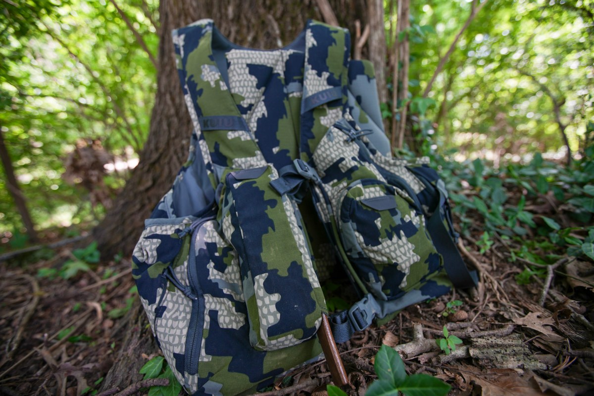 The front of the KUIU Rival Turkey Vest with calls in it.