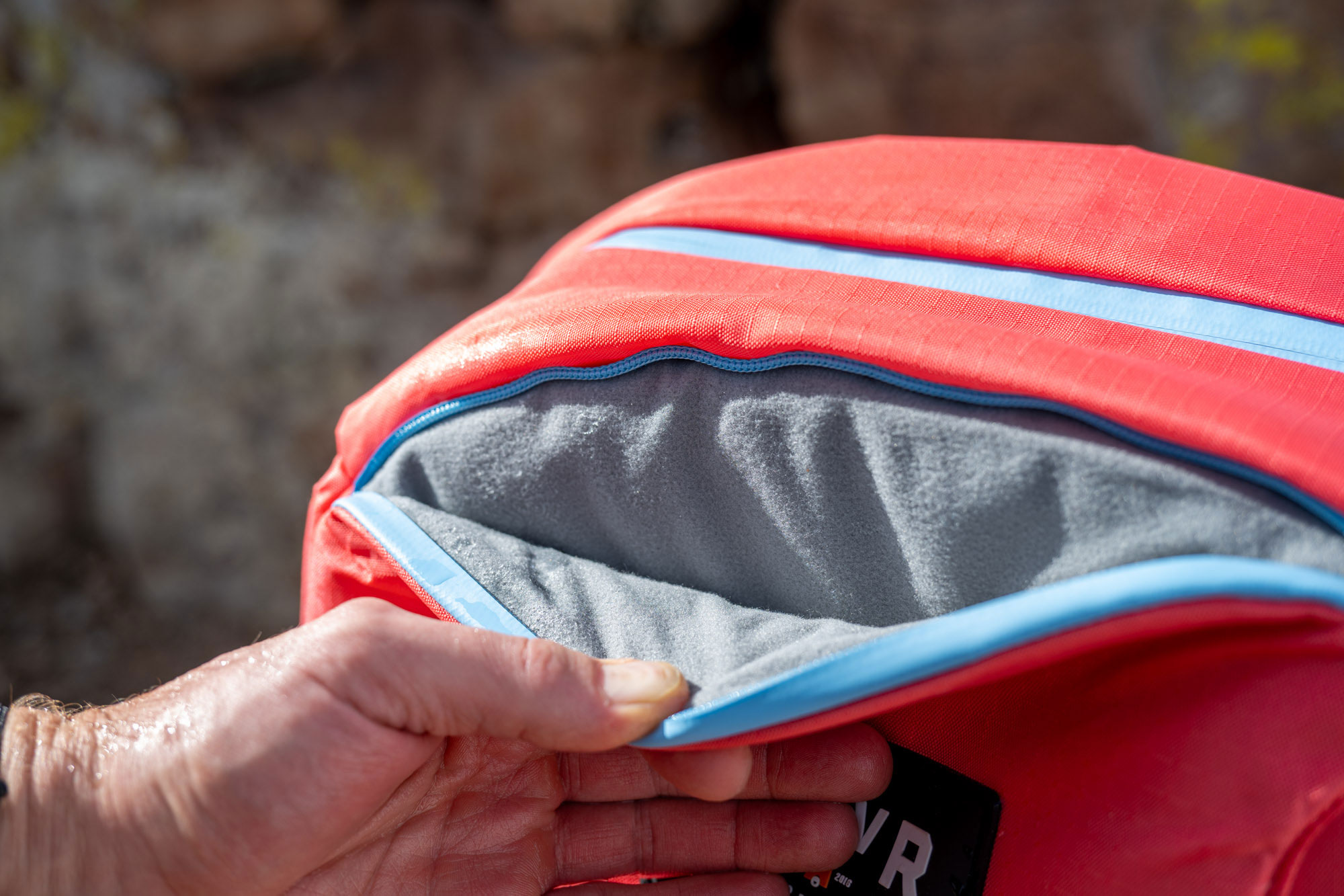 opening the RovR TravelR 24L