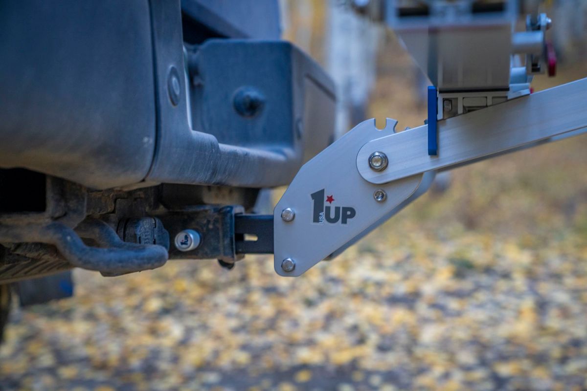 Close-up of 1Up Heavy Duty bike rack tray with blue release lever and hitch mount
