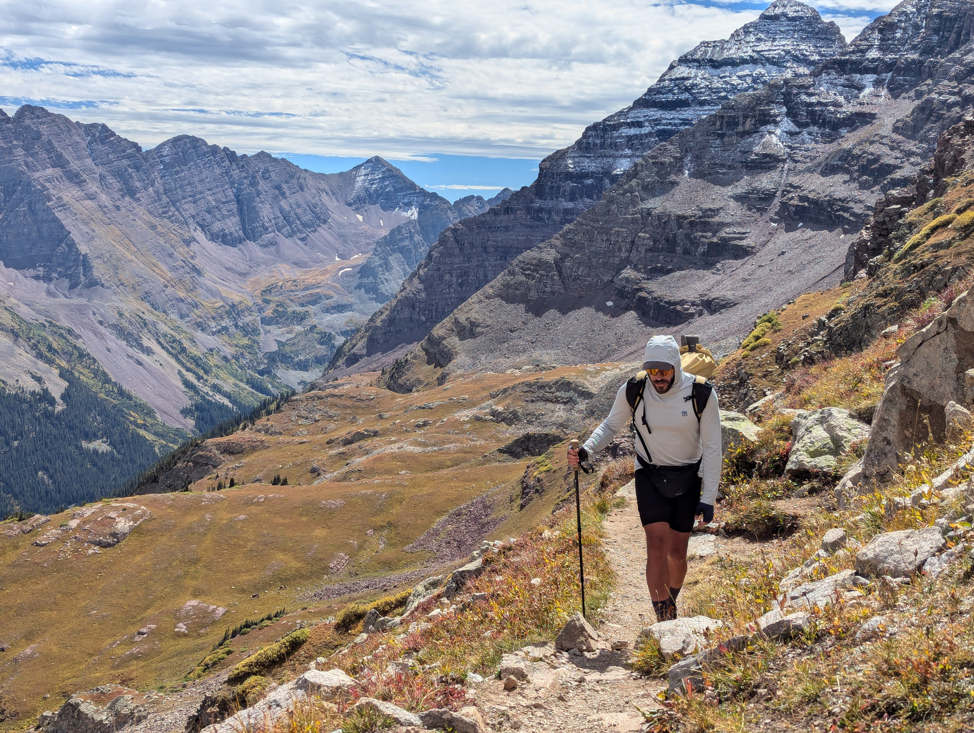 gearjunkie tester ian atkinson wearing the pa'lante v2 ultralight pack in colorado