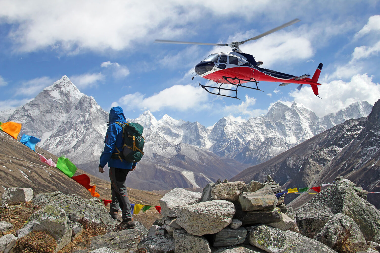 Everest Guides Suspected of Poisoning Clients in Massive Rescue Scam