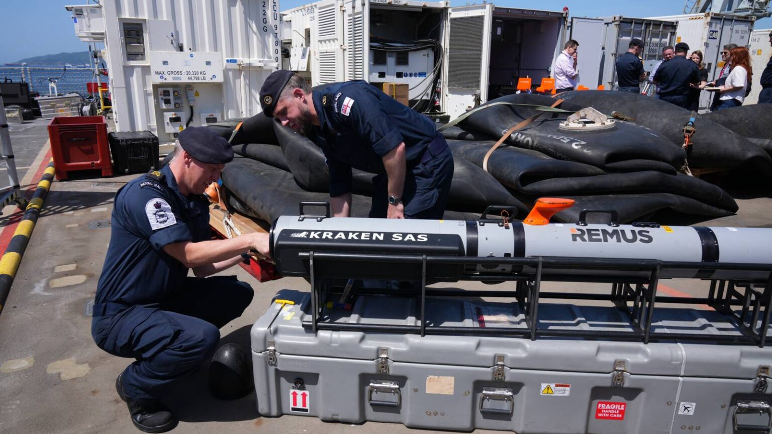 Britain’s Navy Prepares to Clear Mines in the Strait of Hormuz While Waiting for a Peace Deal
