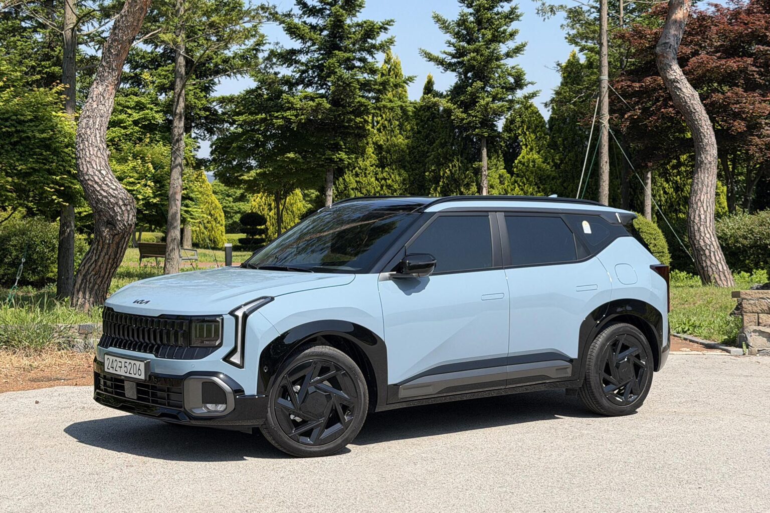 Small Crossover Steps Up Value Game in Korea: 2027 Kia Seltos Review Small Crossover Steps Up Value Game in Korea: 2027 Kia Seltos Review