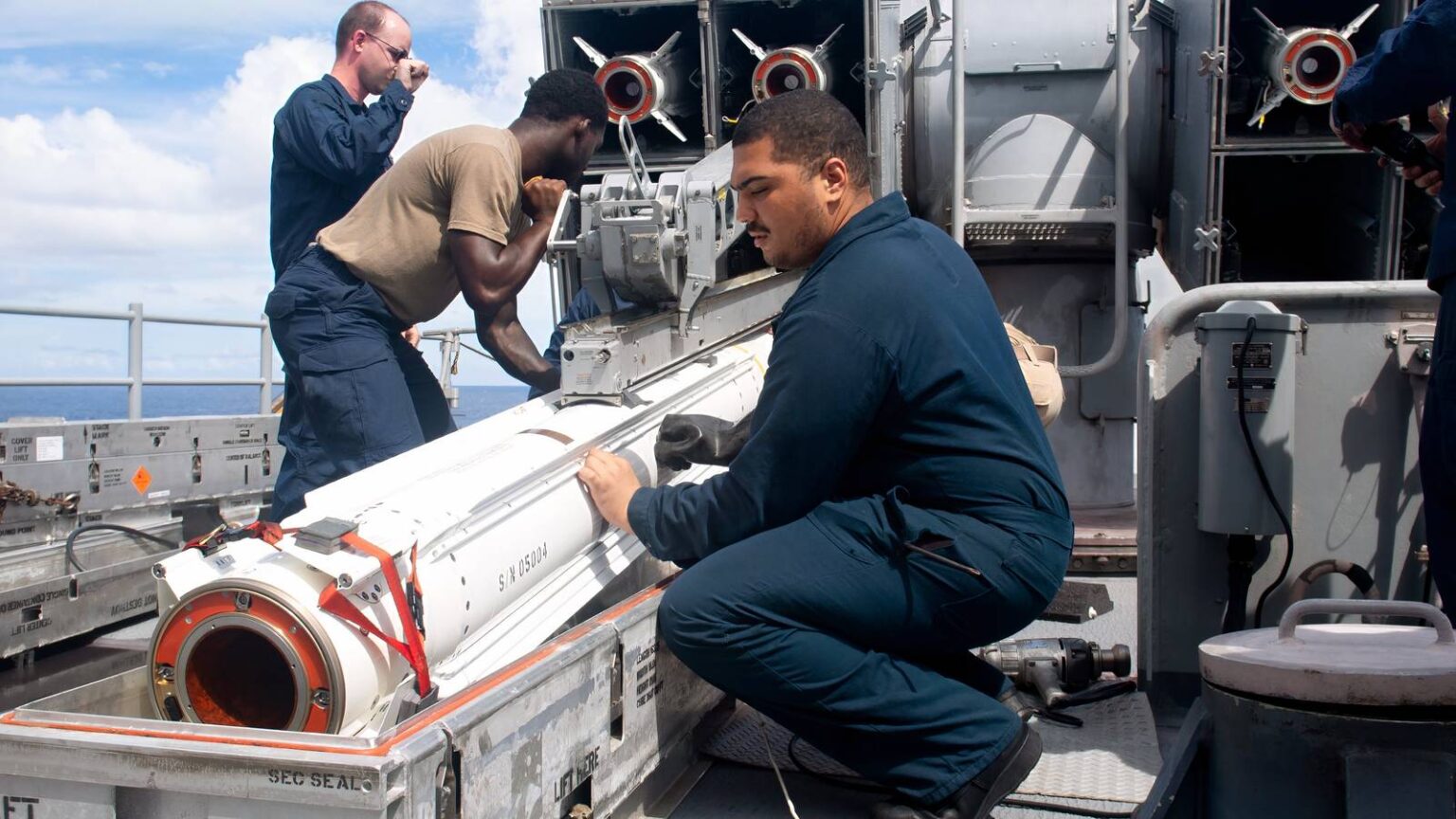 Pentagon Rushes to Buy 10,000 Missiles as Iran Has Depleted Stockpiles