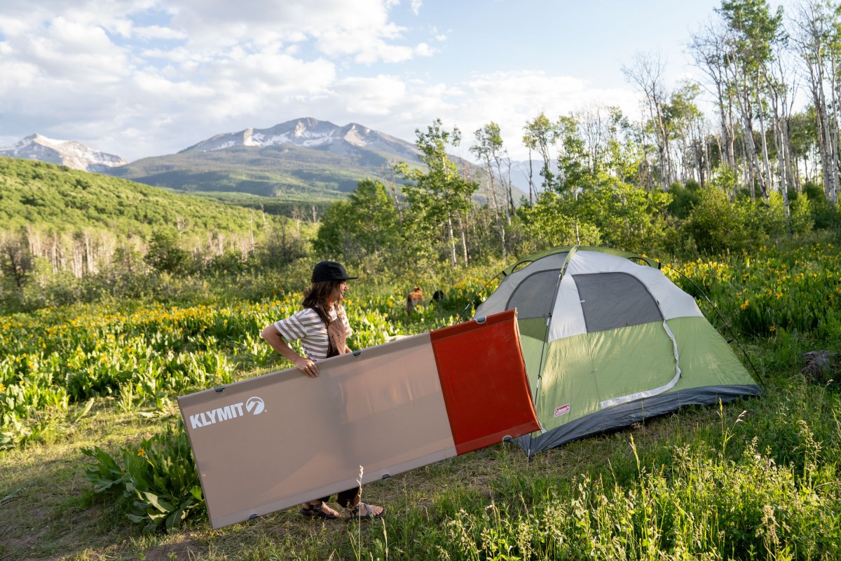 setting up the klymit cedar mesa camping cot while gear testing the colorado