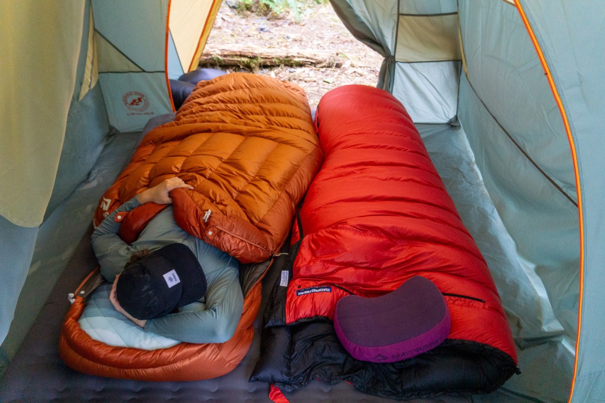 a gearjunkie tester lays in the sea to summit 