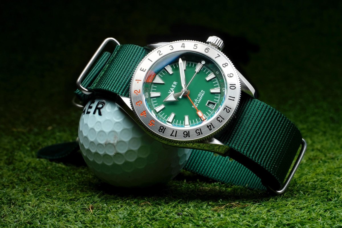 Vaer G2 Fairway GMT with golf ball