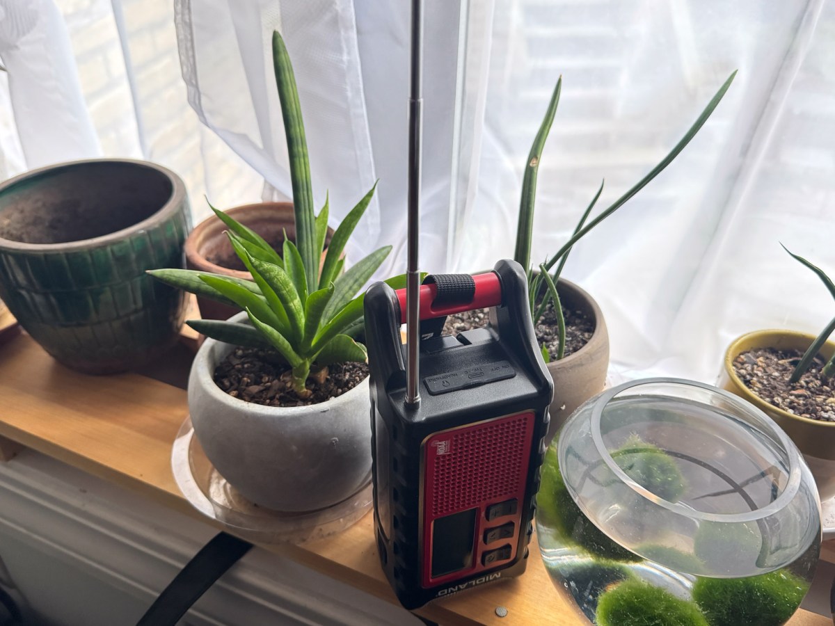 the midland er310pro weather radio sits on end and charges from solar