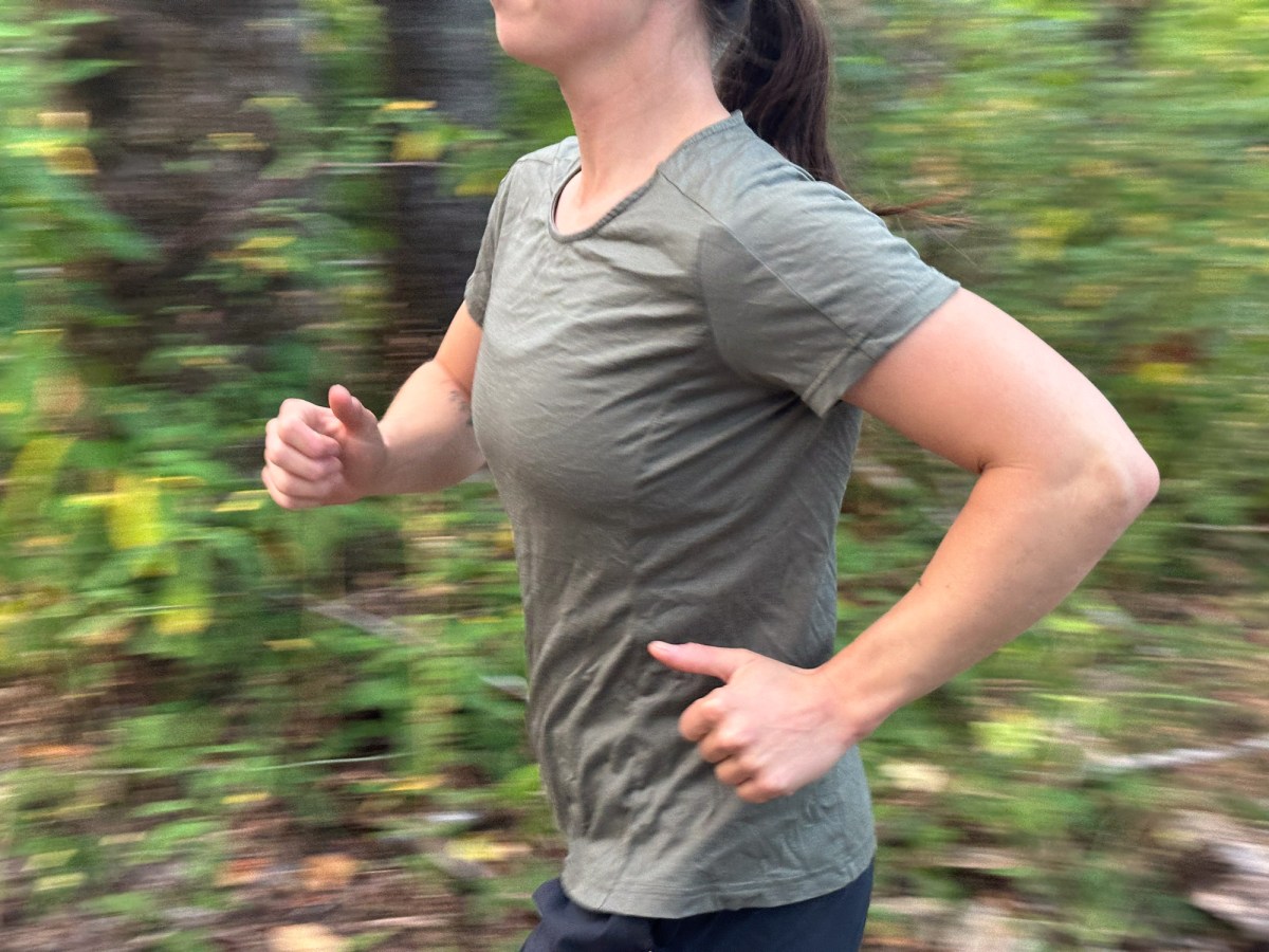 a runner wearing the kuhl cashmerino short sleeve to test breathability