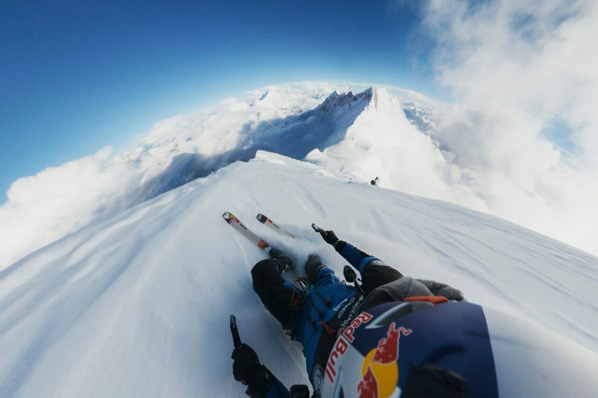 Andrzej Bargiel skiing down Everest in 2025