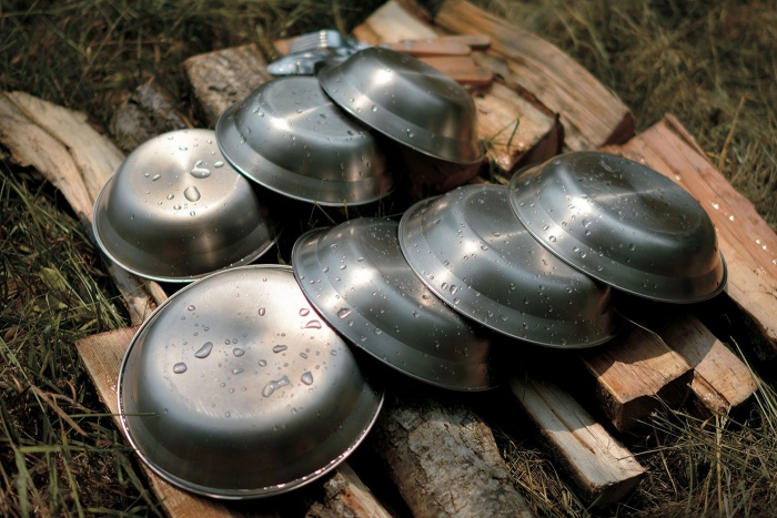 snow peak bowls drying on firewood