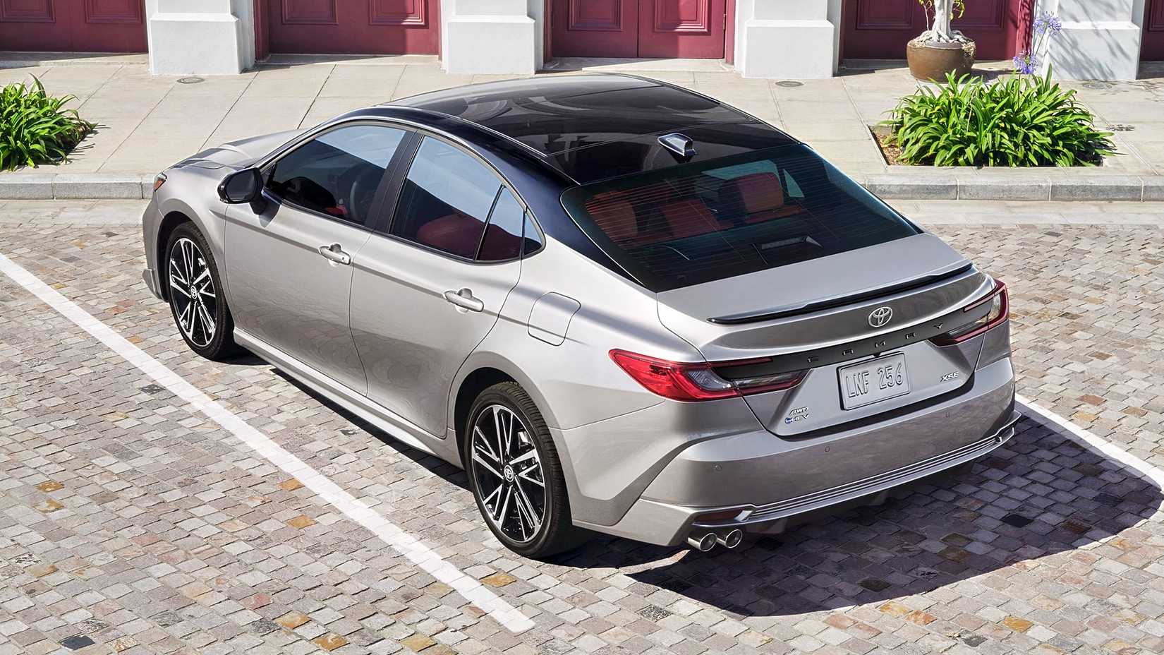 2025 Toyota Camry Silver/Black High Rear Angle