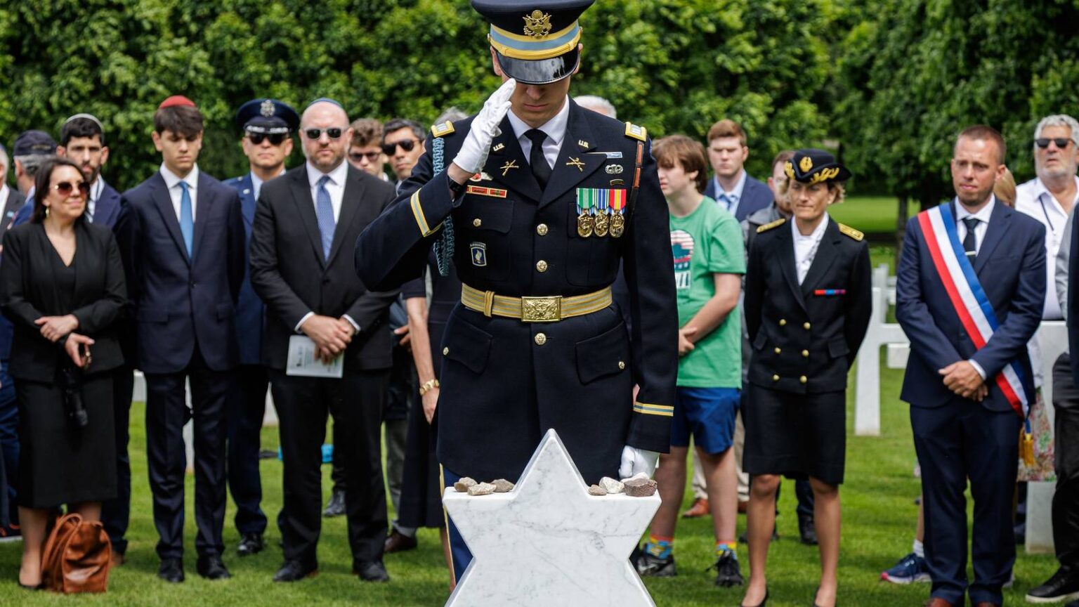 Jewish Veterans Incorrectly Buried Under Latin Crosses Get New Headstones Jewish Veterans Incorrectly Buried Under Latin Crosses Get New Headstones