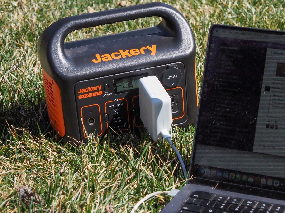 jackery explorer 300 review