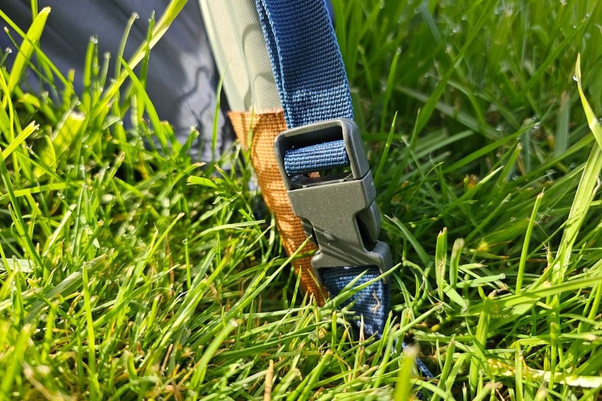Late Start 4P rainfly buckle clipped near the base of the tent