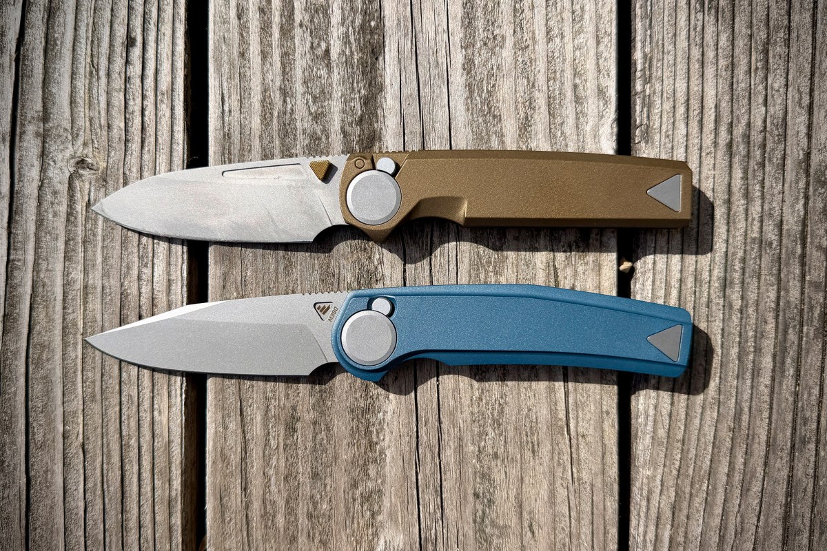 Two open pocket knives with blue and brown handles on wooden boards