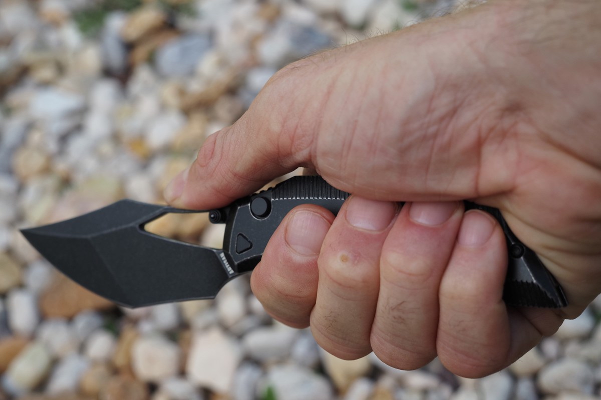 artisan cutlery darkwing knife in hand