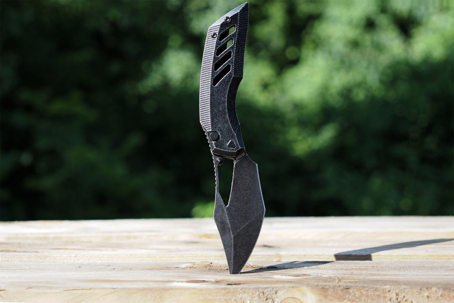 Artisan Cutlery Darkwing Review: A Sexy, Sinister Slicer Artisan Cutlery Darkwing Review: A Sexy, Sinister Slicer