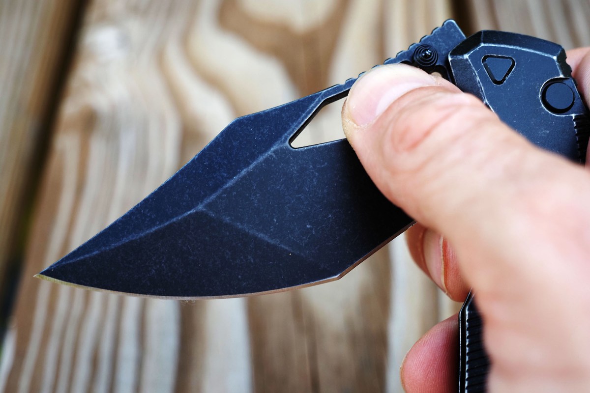 artisan cutlery darkwing knife thumb cutout and stud