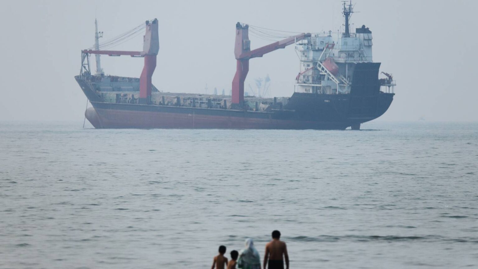 Ship Runs Aground in Strait of Hormuz, Iranian State TV Reports