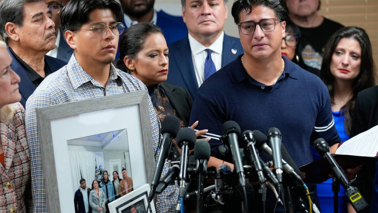 Mexico to Request Criminal Charges Over Deaths Following Fatal Shooting of Houston Man by Ice Agents