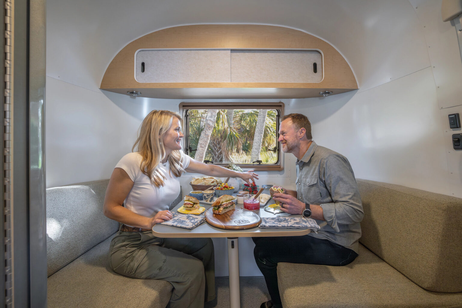 Airstream’s World Traveler 17RB Reveal Airstream’s World Traveler 17RB Reveal