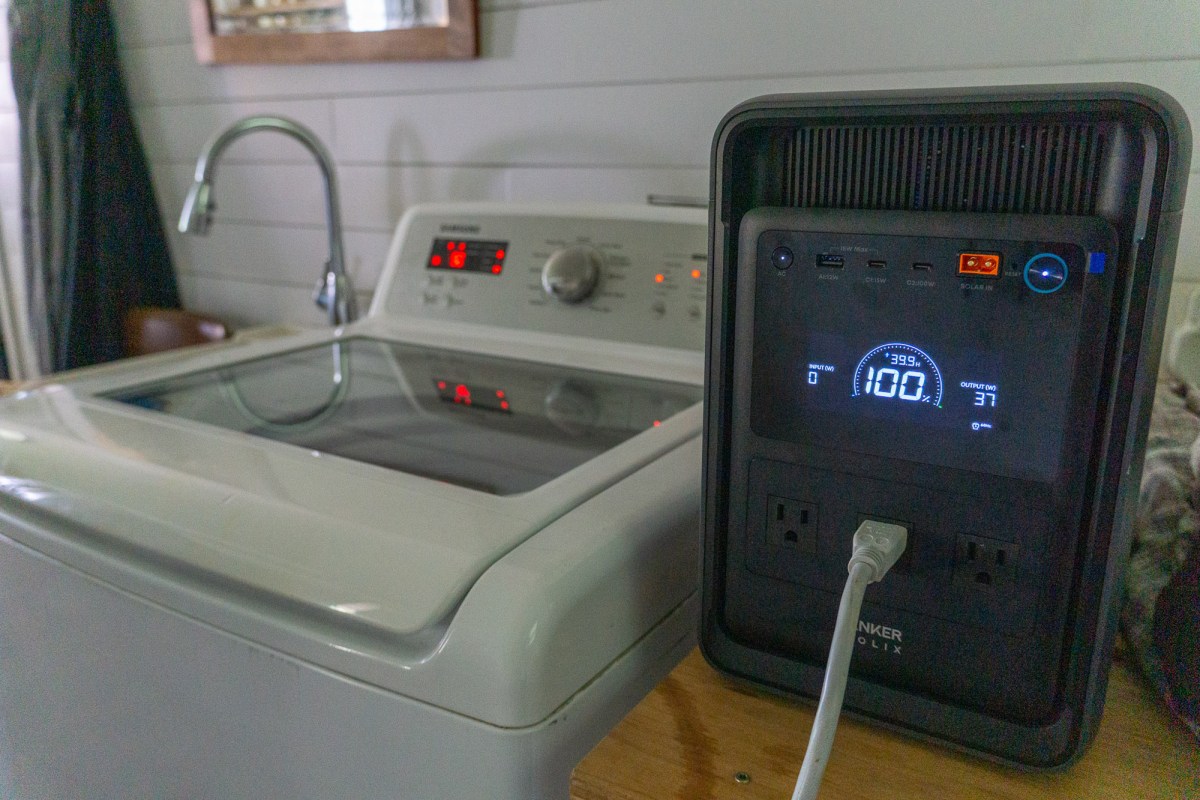 the anker solix s2000 powering a washer machine