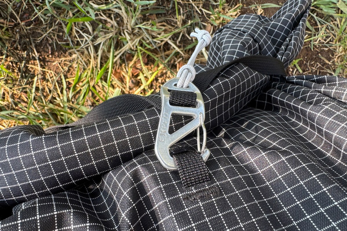 Metal compression buckle on the Exped Lightning 50 backpack
