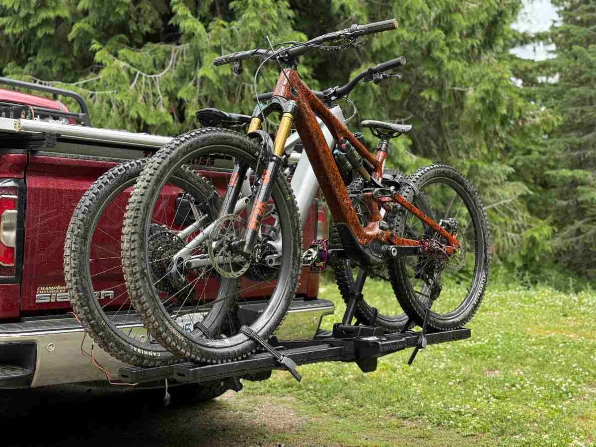 Testing the new Thule Vero bike hitch rack with two e-MTBs; (photo/Morgan Tilton)