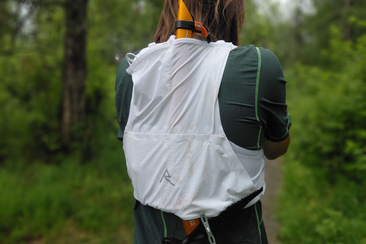 Rear view of the LF 5L Running Vest carrying an ice axe through the back storage
