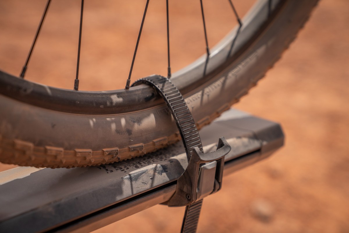 Rear bike wheel secured with a strap on the Kuat tray
