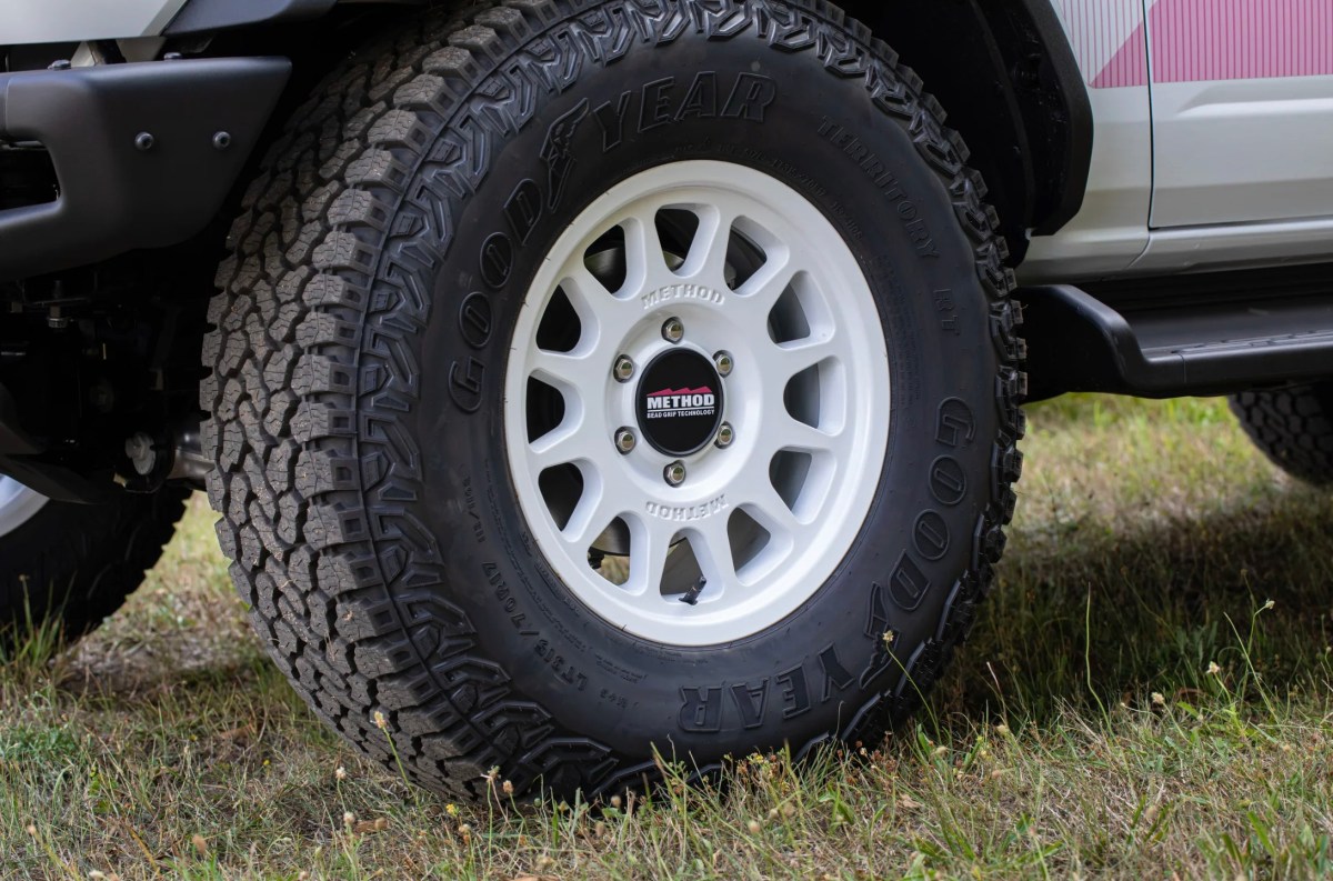 A white Method Racing Wheel is fitted to the Ford Bronco Desert Rising Edition SUV