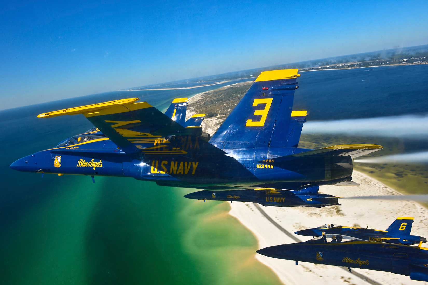 Blue_Angels_fly_in_delta_formation._-_Flickr_-_Official_U.S._Navy_Imagery
