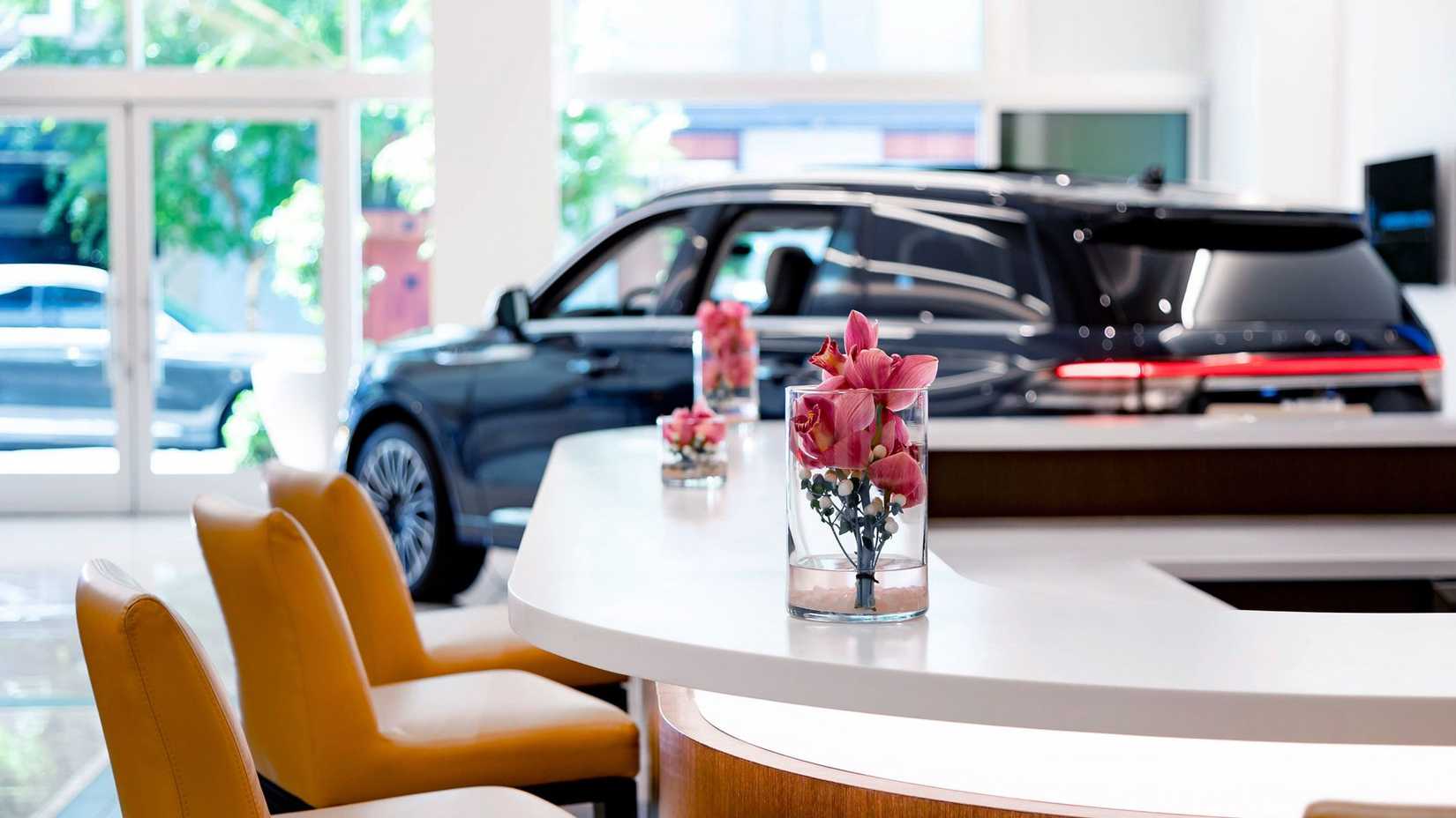 Lincoln Dealership