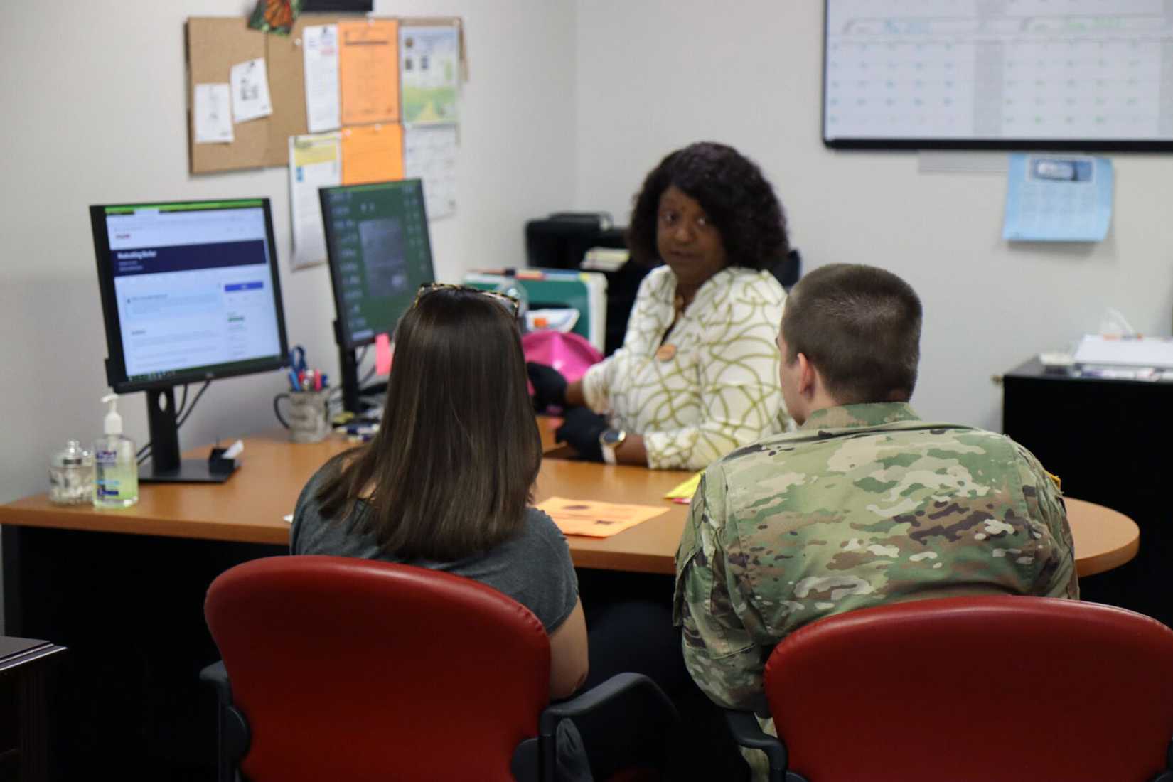 spouse-employment-fort-campbell-1800.jpg