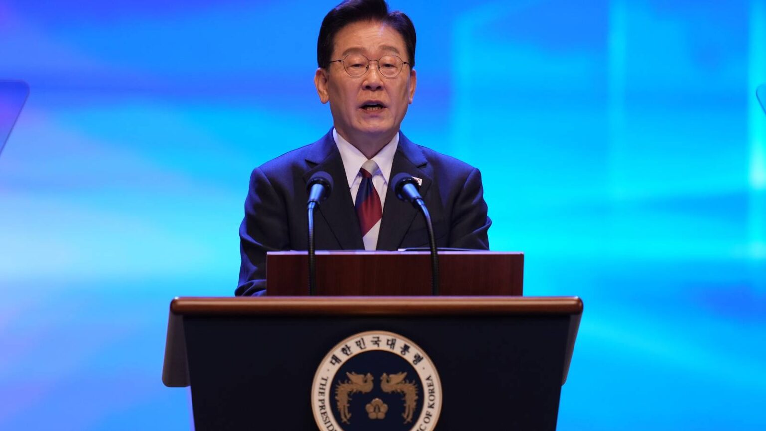 South Korea President Stresses US Alliance as Many Baffled by Trump Order to Cut Exercises South Korea President Stresses US Alliance as Many Baffled by Trump Order to Cut Exercises