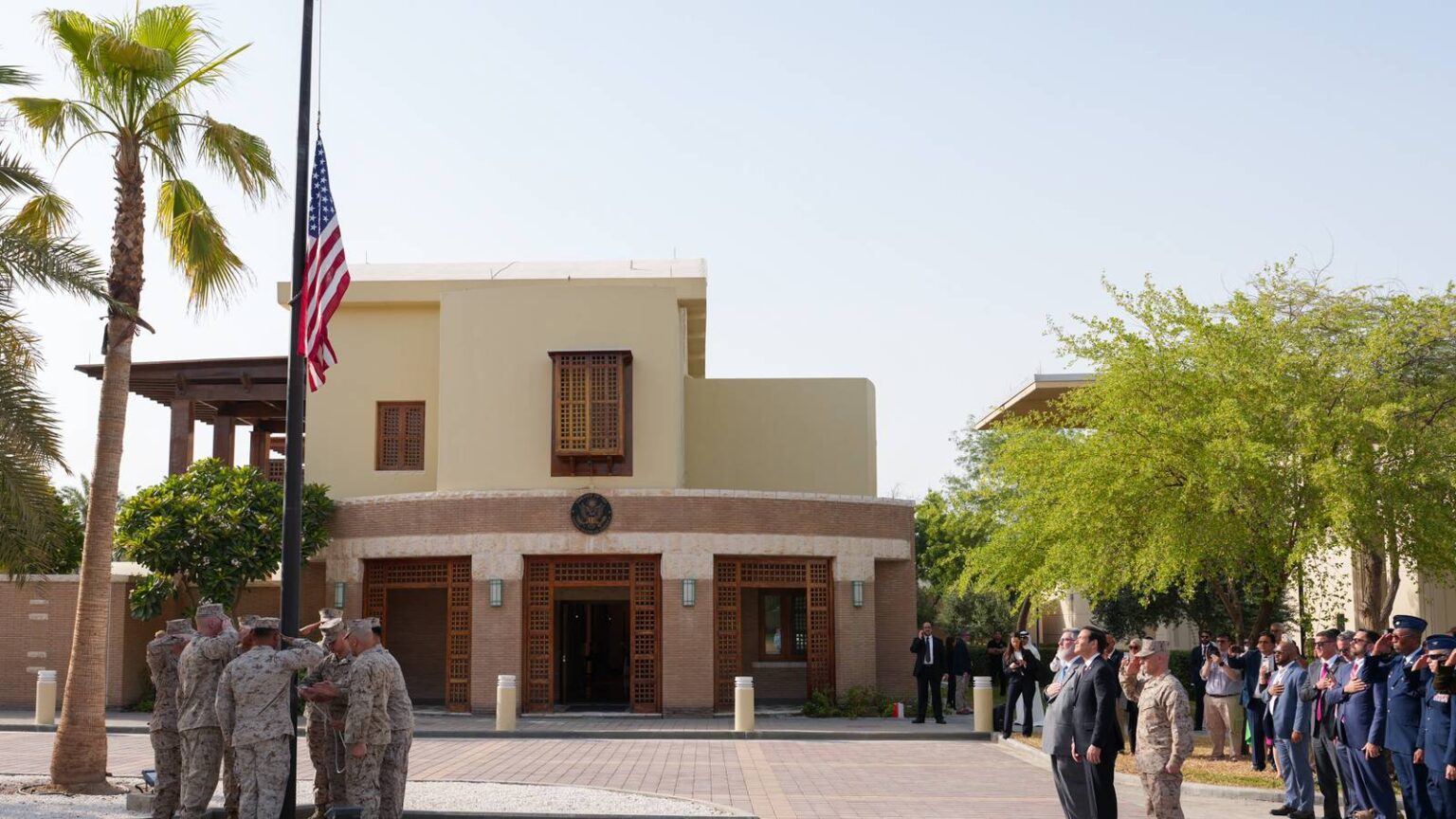US Diplomats and Family Members Slowly Begin to Return to the Mideast Embassies