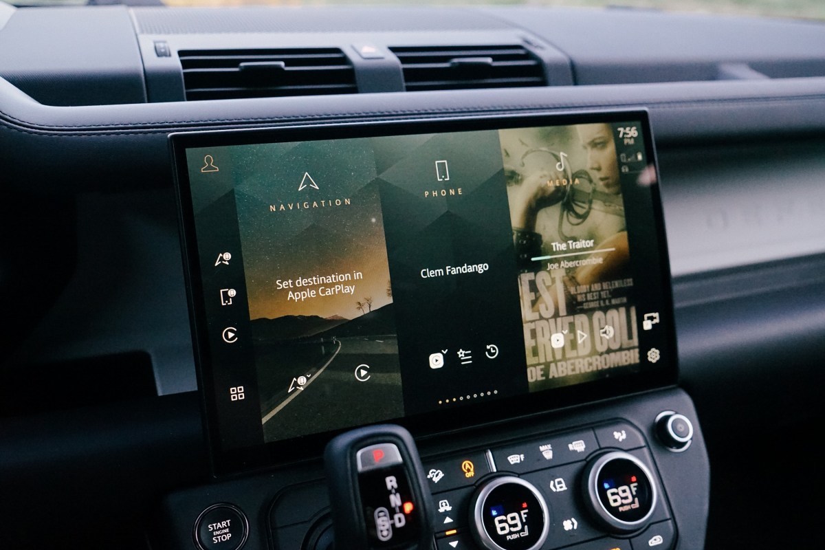 The infotainment system of a 2026 Land Rover Defender.