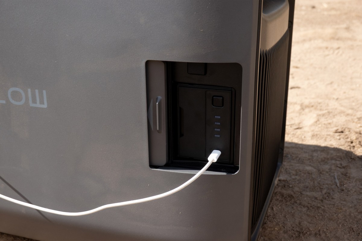 Removable battery and USB charging port on the EcoFlow portable fridge
