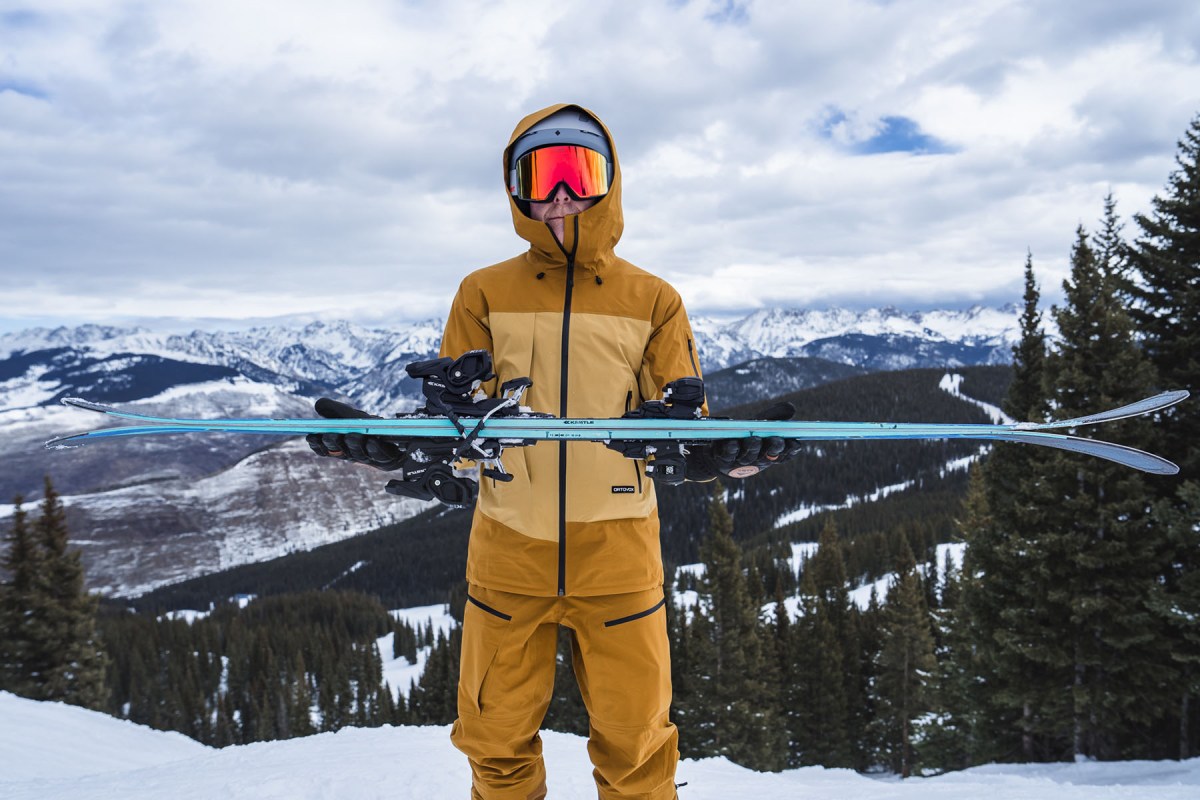Skier holding Kastle Transcend 98