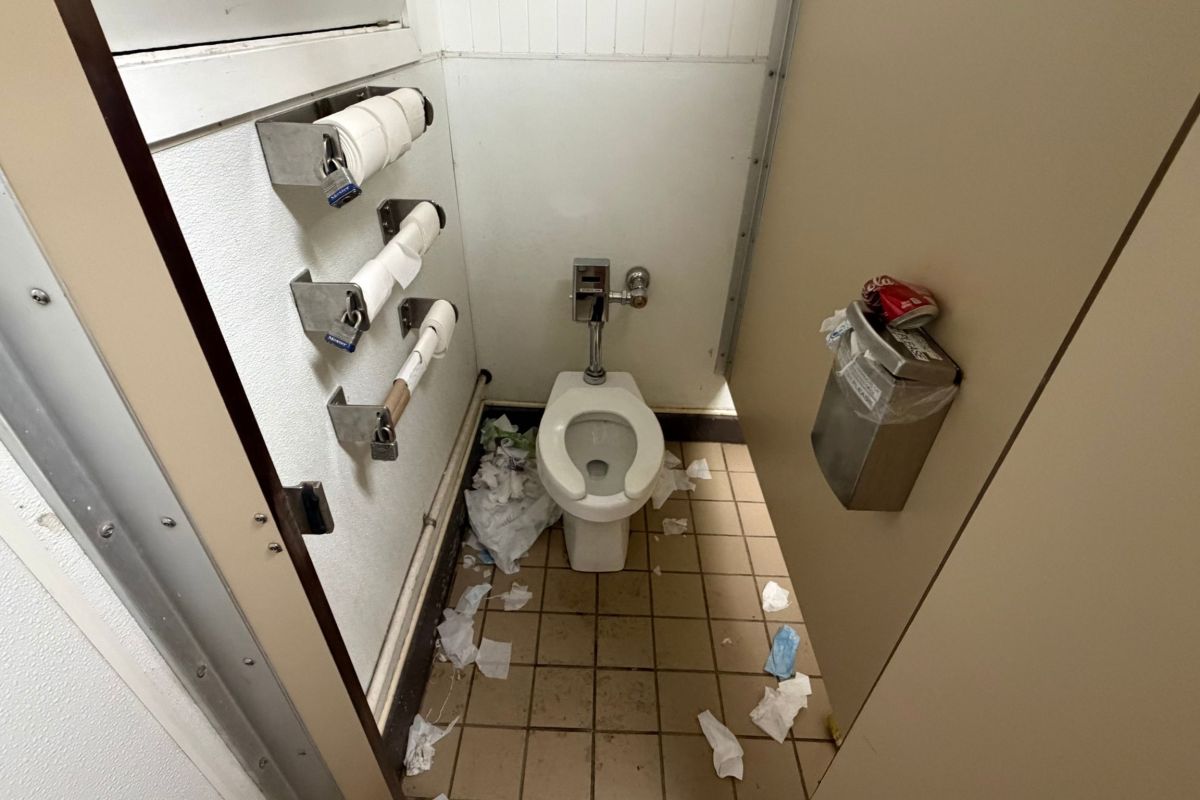 dirty bathroom