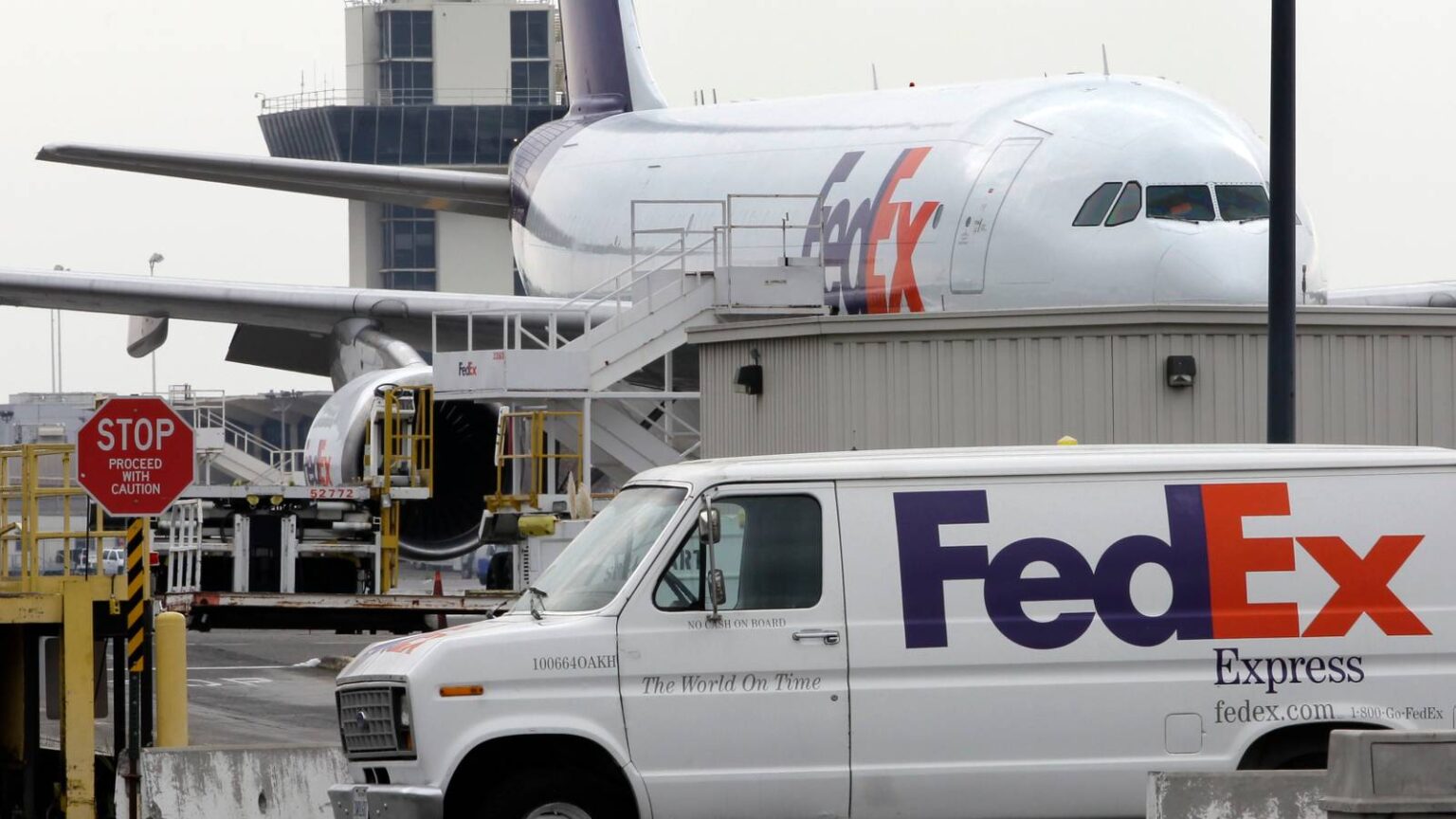 Military Leave Class-Action Lawsuit Against FedEx Ends With 0,000 Settlement Military Leave Class-Action Lawsuit Against FedEx Ends With 0,000 Settlement